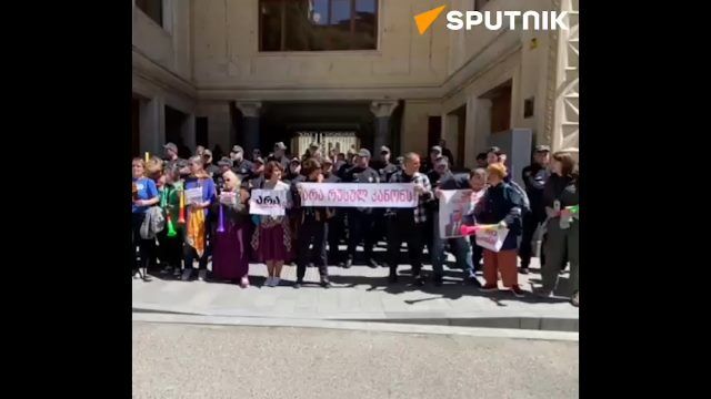 Рассмотрение законопроекта в парламенте Грузии возобновилось на фоне акции протеста