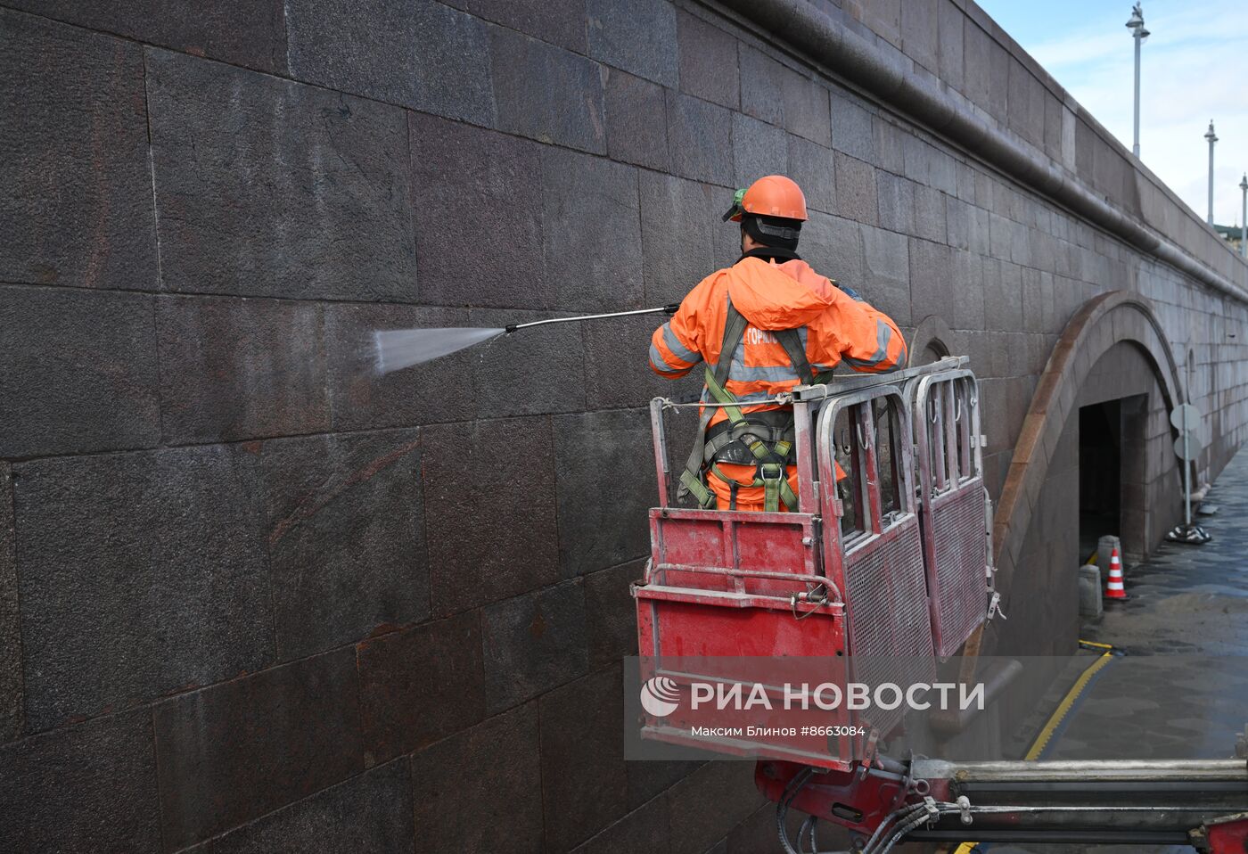 Промывка Москворецкого моста