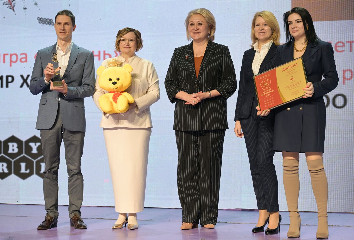 Выставка "Россия". Торжественная Церемония награждения победителей Национальной премии в сфере товаров и услуг "Золотой медвежонок"