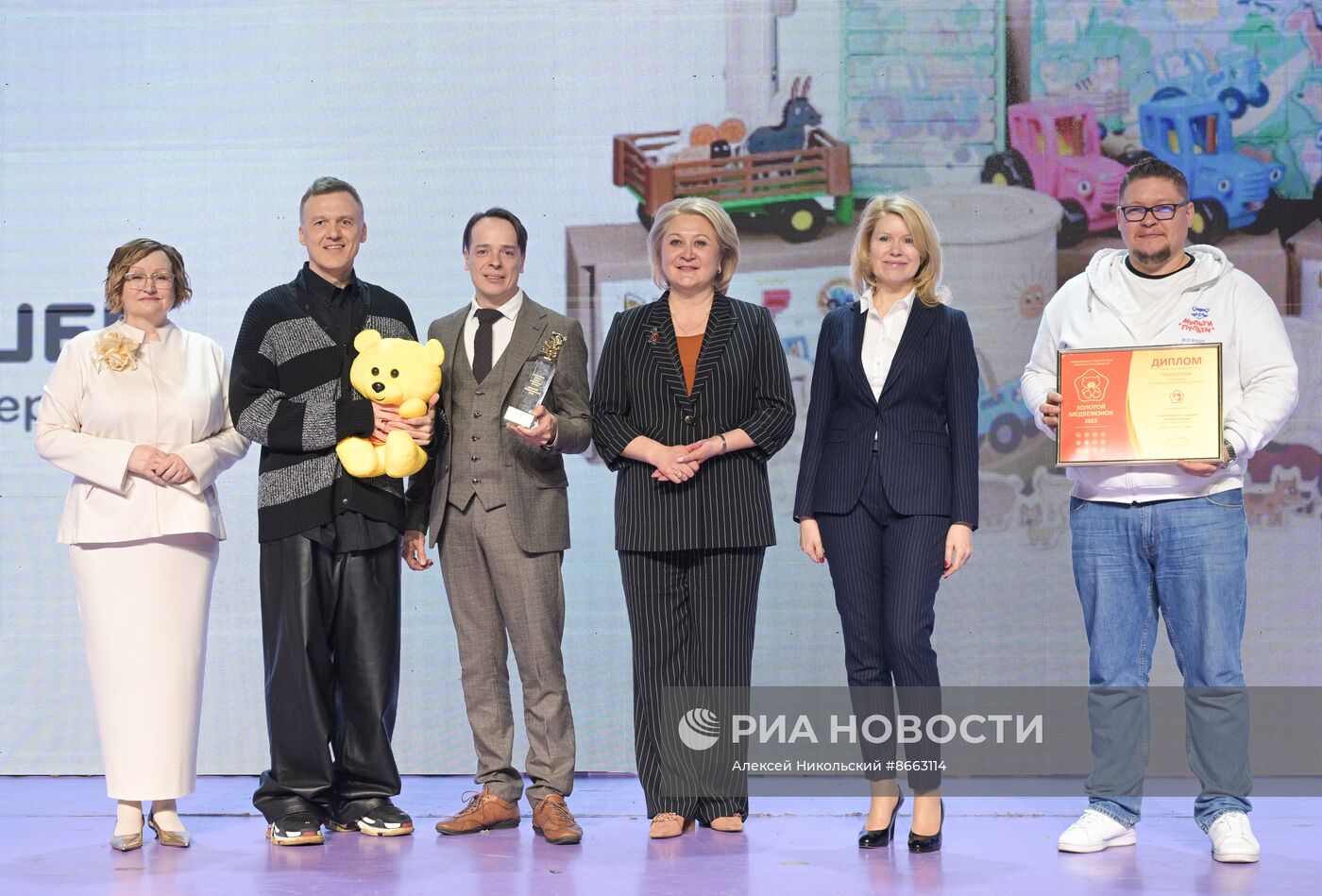 Выставка "Россия". Торжественная Церемония награждения победителей Национальной премии в сфере товаров и услуг "Золотой медвежонок"