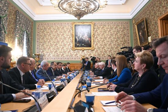 Глава МИД Сергей Лавров принял участие в заседании комиссии "Единой России" по международному сотрудничеству