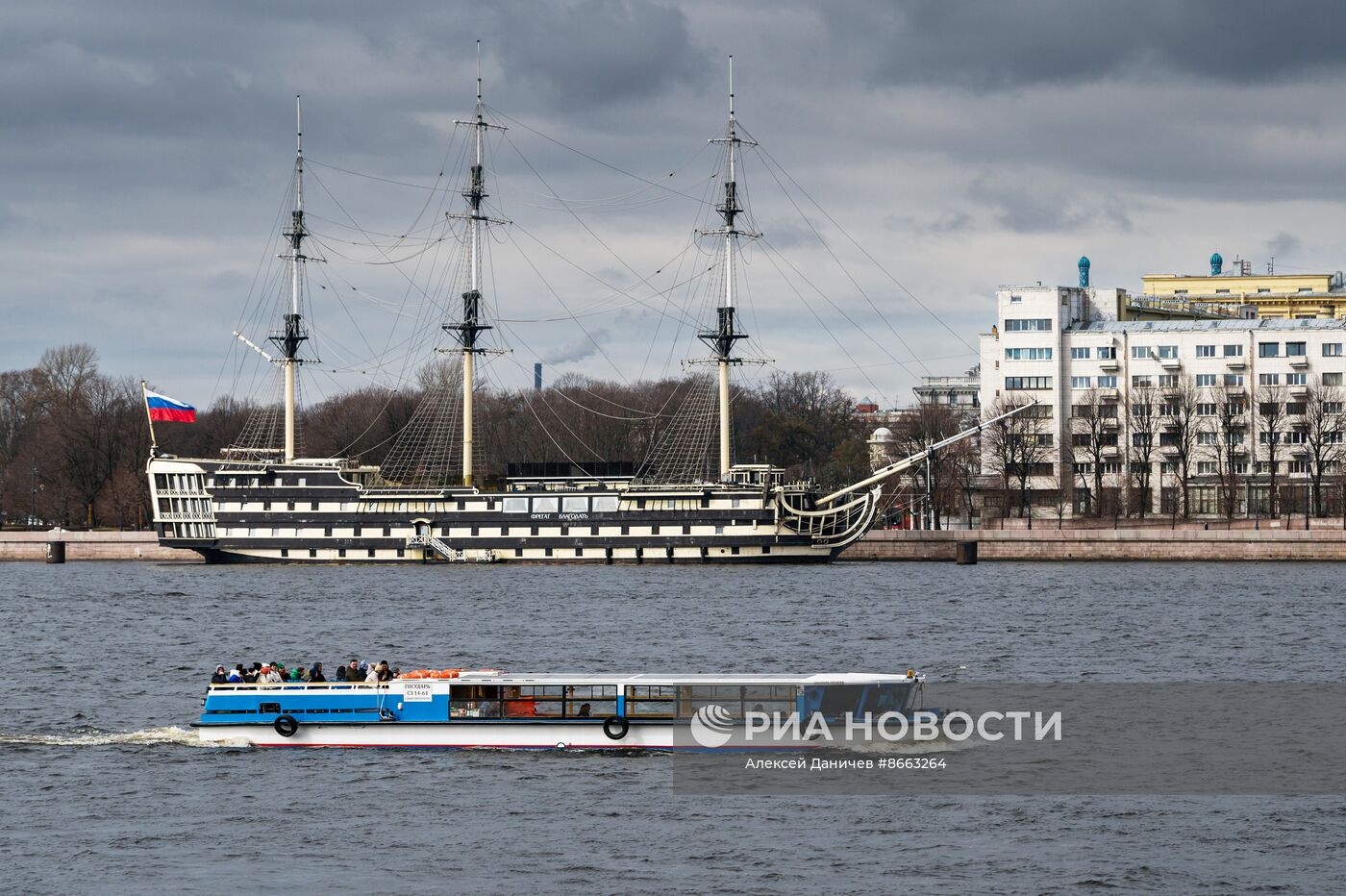 Открытие навигации в Санкт-Петербурге