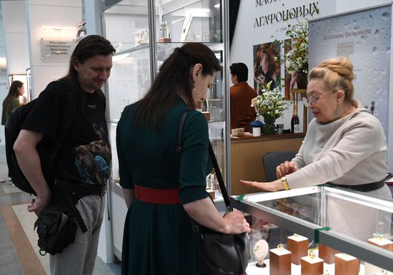 Ярмарка современного, классического и ювелирного искусства "Арт Москва"