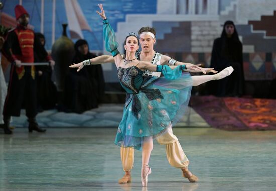 Новая редакция балета "Корсар" в НОВАТе