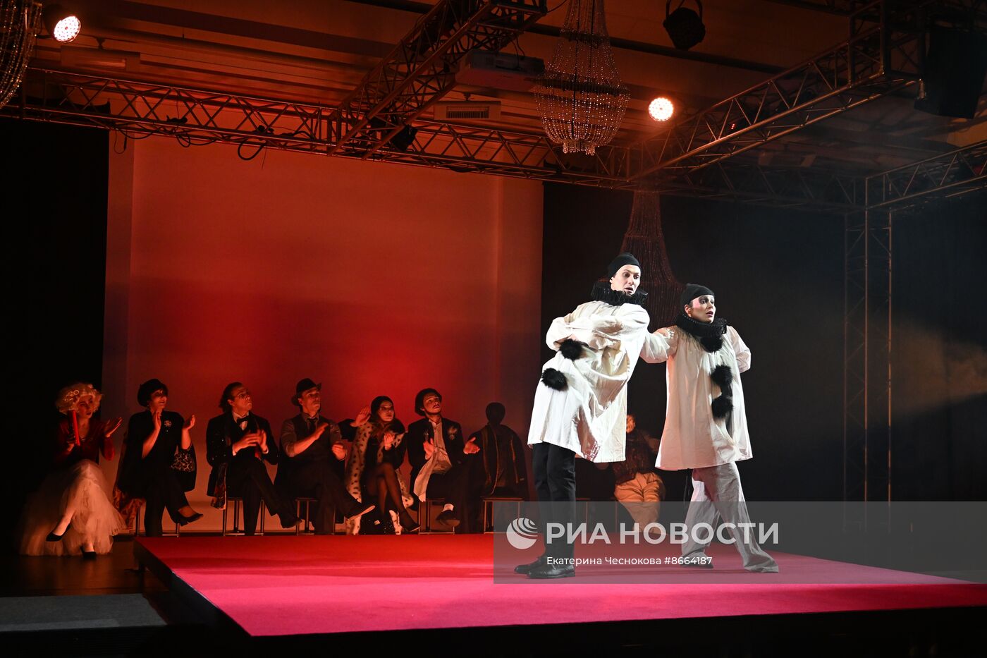 Спектакль "Хвала Котам, или Приношение почтеннейшей публике"