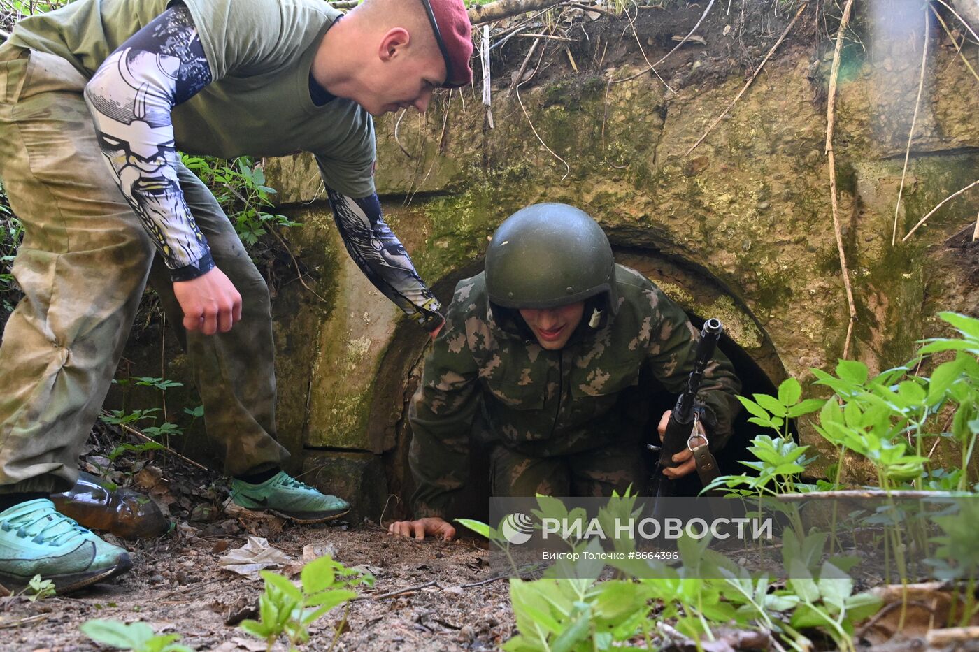Экзамен на право ношения крапового берета военнослужащими внутренних войск Белоруссии