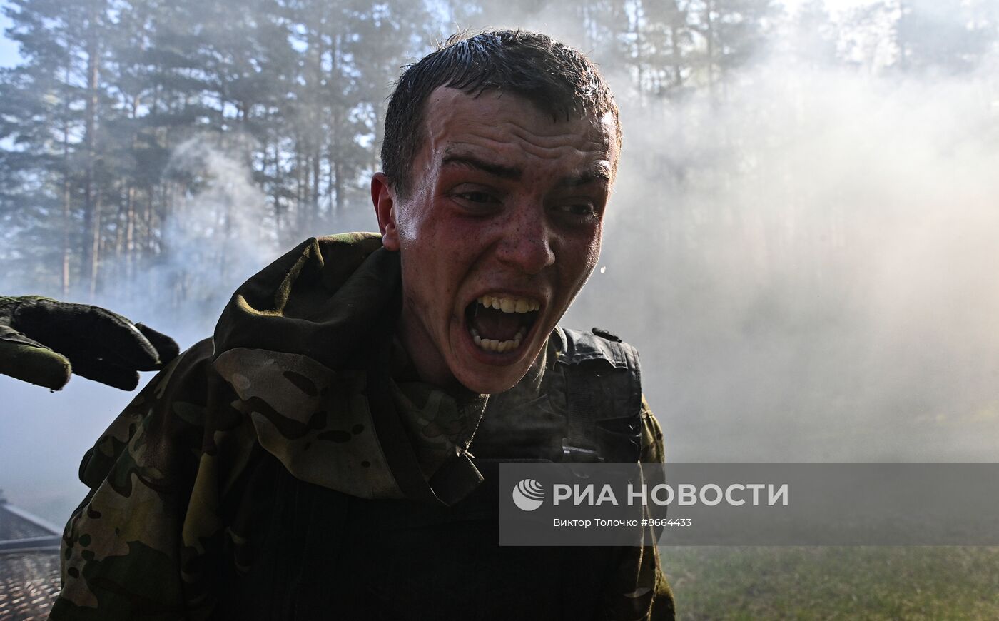 Экзамен на право ношения крапового берета военнослужащими внутренних войск Белоруссии