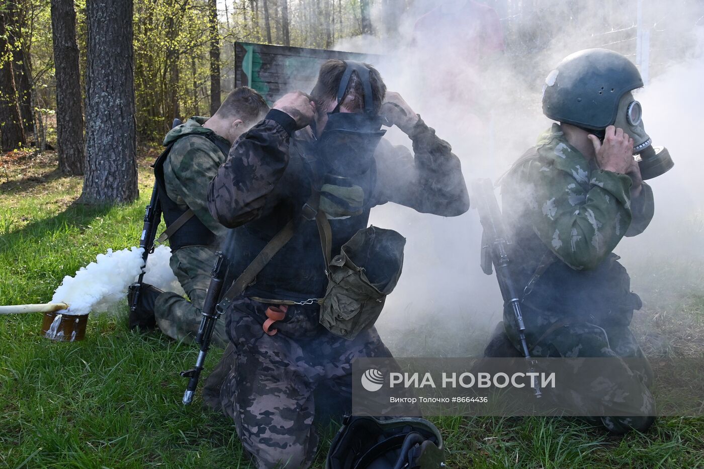 Экзамен на право ношения крапового берета военнослужащими внутренних войск Белоруссии