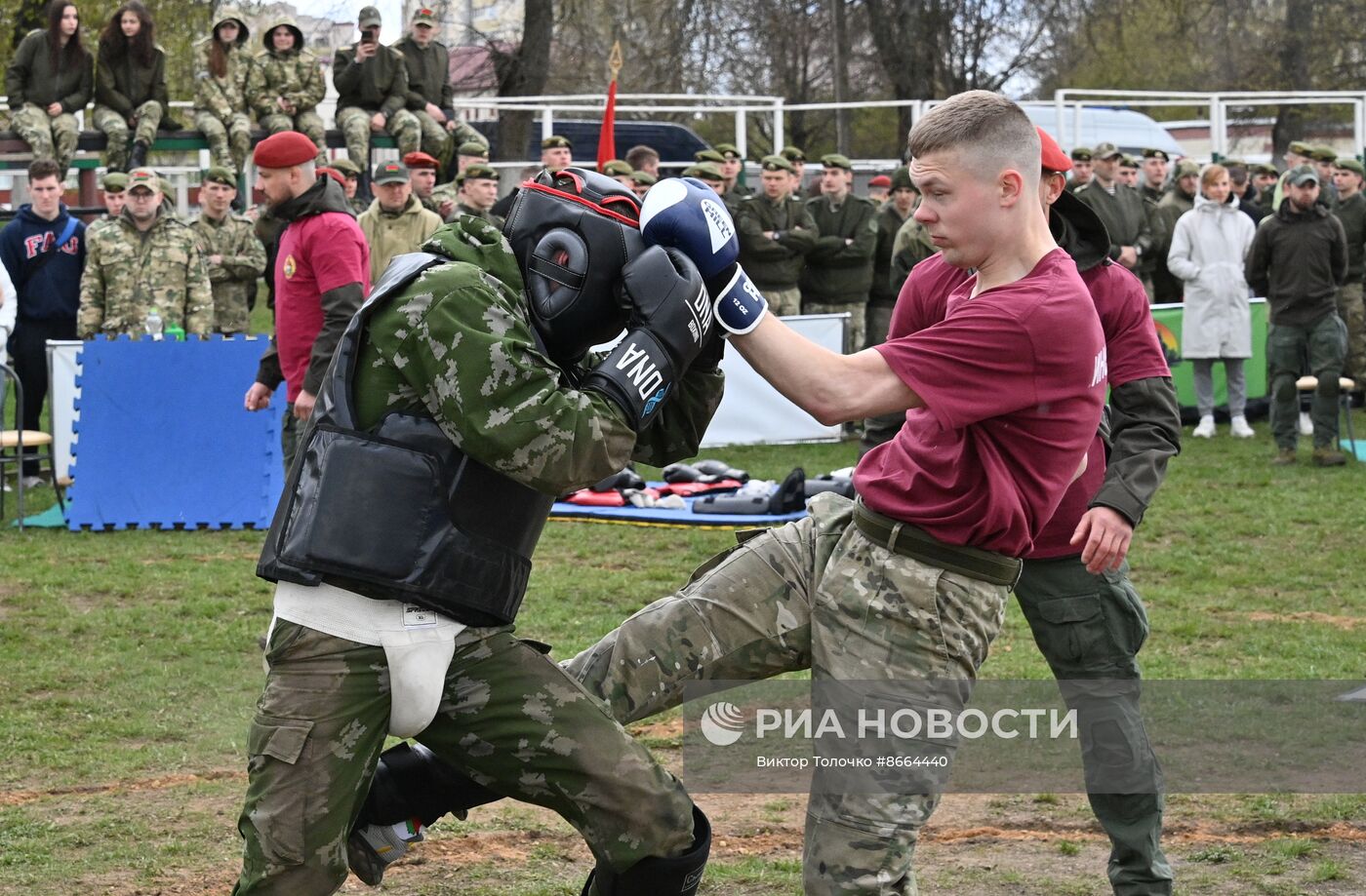 Экзамен на право ношения крапового берета военнослужащими внутренних войск Белоруссии