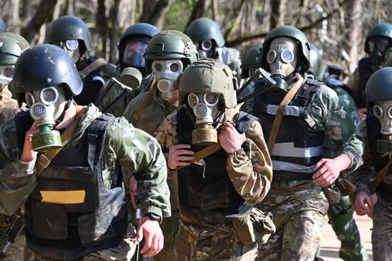 Экзамен на право ношения крапового берета военнослужащими внутренних войск Белоруссии