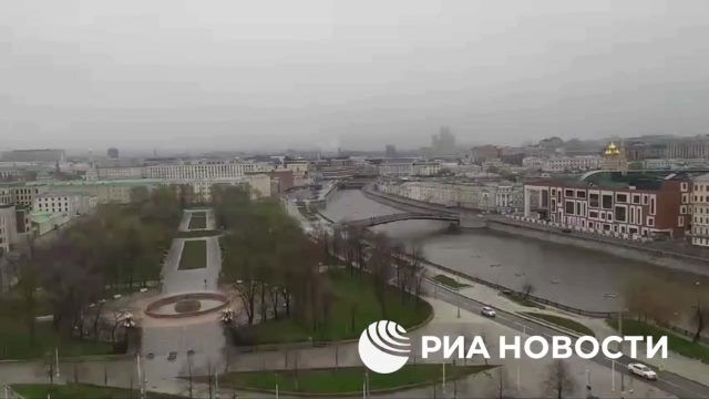 Сильный туман опустился на Москву