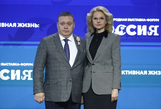 Выставка "Россия". Церемония вручения государственных наград РФ и ведомственных наград Министерства здравоохранения России за высокий профессионализм и самоотверженность, проявленную при оказании медицинской помощи в экстремальных условиях