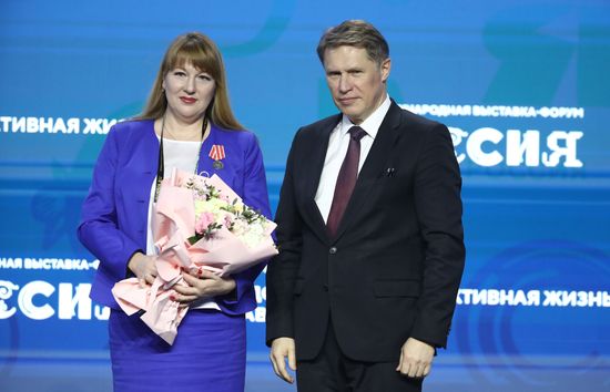 Выставка "Россия". Церемония вручения государственных наград РФ и ведомственных наград Министерства здравоохранения России за высокий профессионализм и самоотверженность, проявленную при оказании медицинской помощи в экстремальных условиях