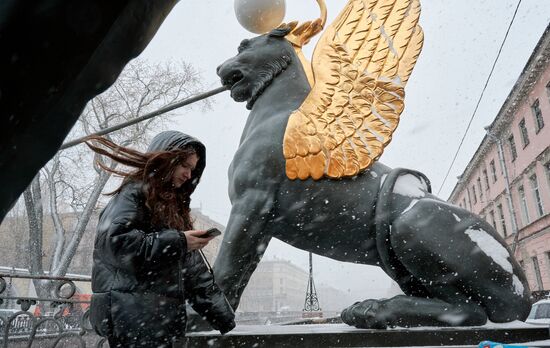 Сильный снег пошел в Петербурге