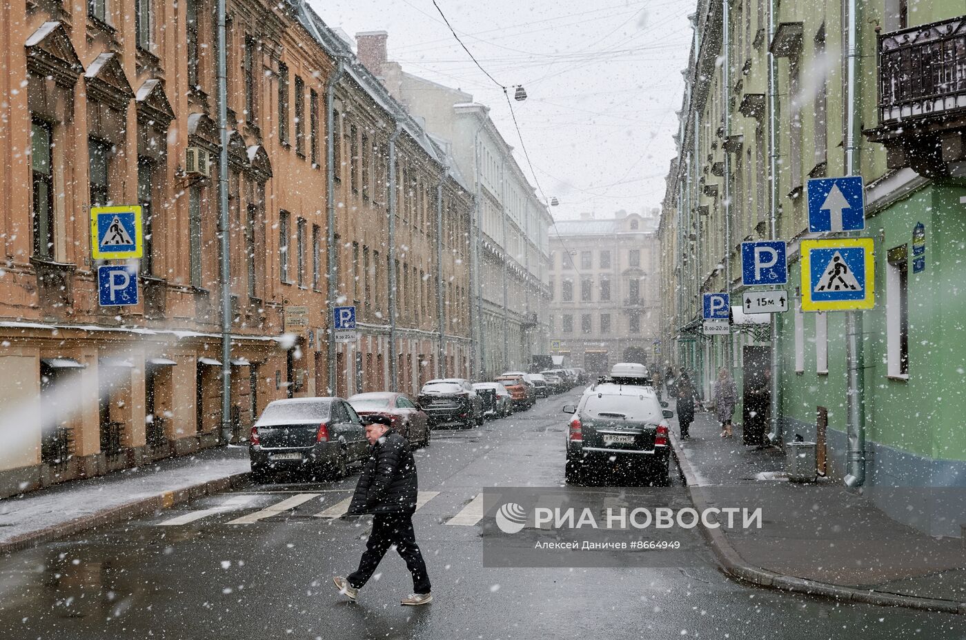 Сильный снег пошел в Петербурге