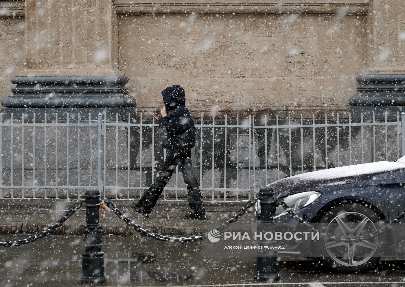 Сильный снег пошел в Петербурге