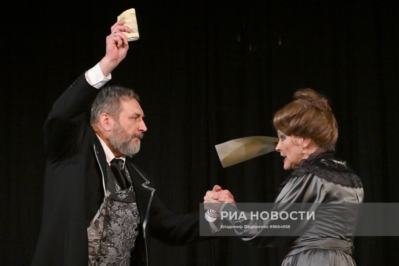 Спектакль "В чужом пиру похмелье" в Малом театре