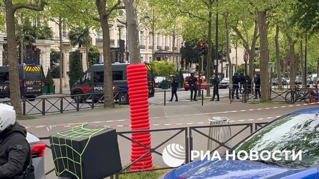 Район у консульства Ирана в Париже, где запирался угрожавший устроить взрыв мужчина