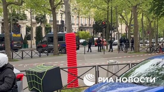 Район у консульства Ирана в Париже, где запирался угрожавший устроить взрыв мужчина