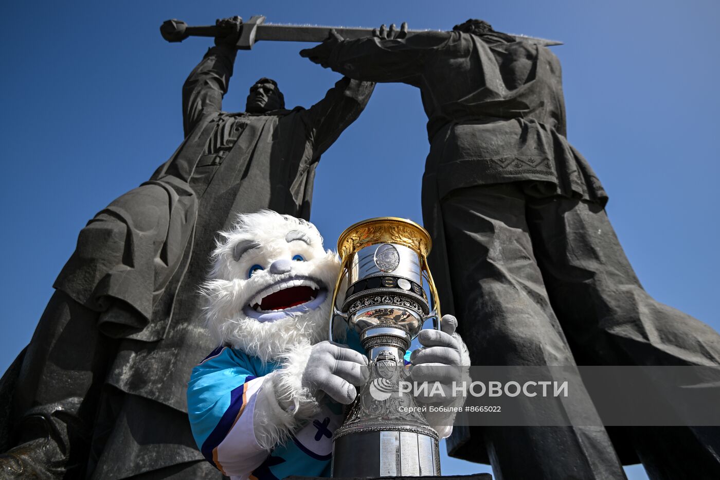 Демонстрация Кубка Гагарина в Магнитогорске