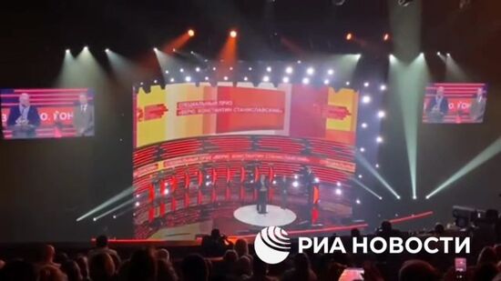 Специальный приз ММКФ "Верю" имени Станиславского получил Евгений Миронов