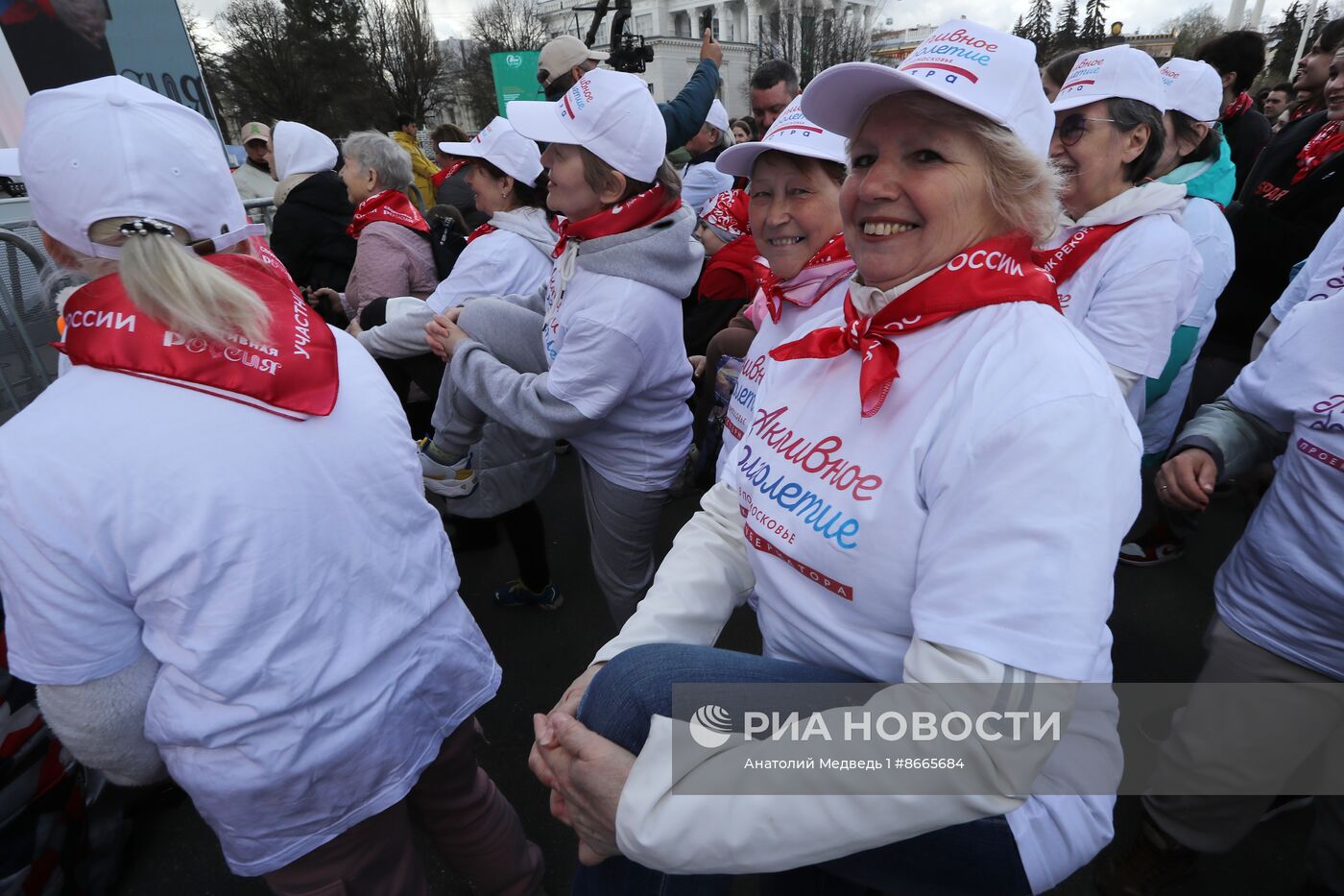 Выставка "Россия". Открытие спортивной программы выставки "Россия": установка рекорда по массовой зарядке 