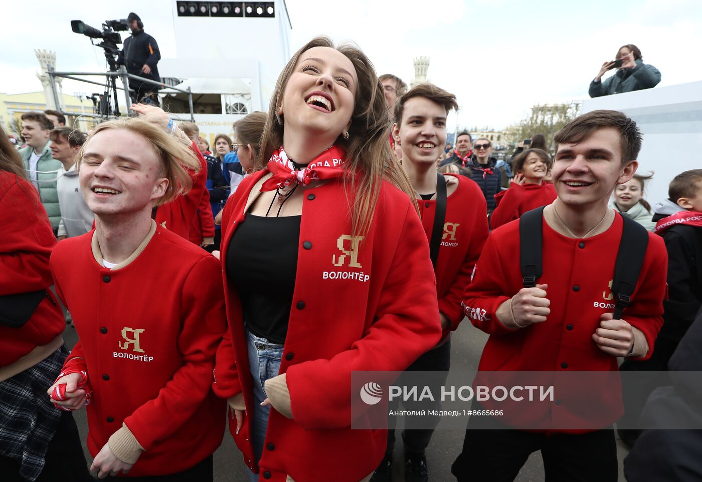 Выставка "Россия". Открытие спортивной программы выставки "Россия": установка рекорда по массовой зарядке 