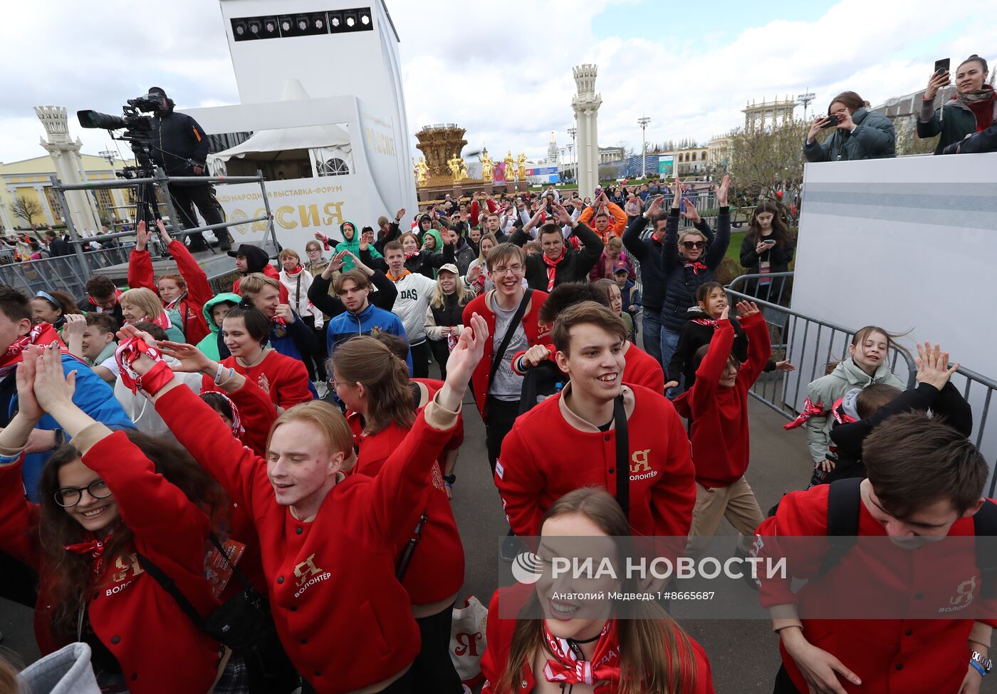 Выставка "Россия". Открытие спортивной программы выставки "Россия": установка рекорда по массовой зарядке 