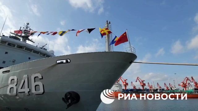 Жители Циндао посетили корабли ВМС Народно-освободительной армии Китая