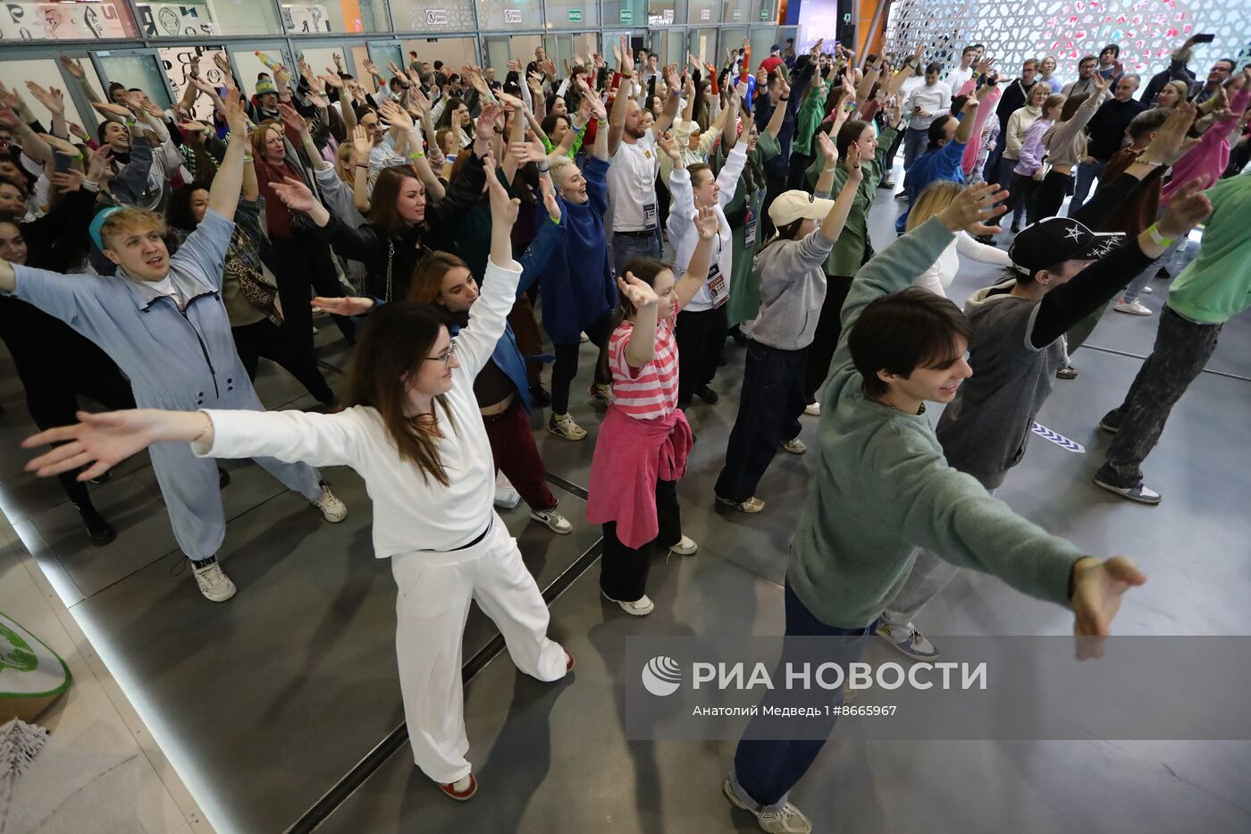 Выставка "Россия". Танцевальный флешмоб 