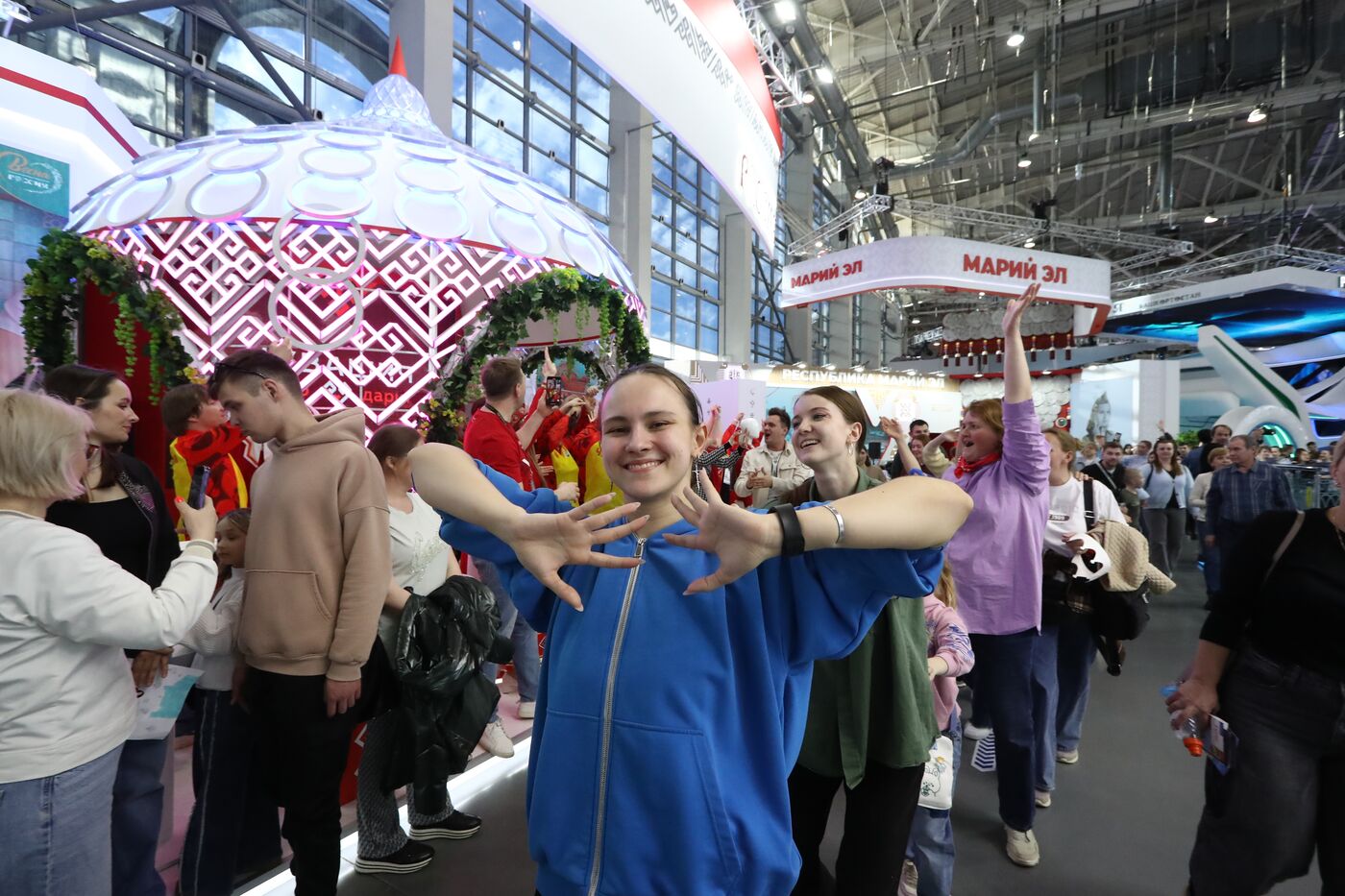 Выставка "Россия". Танцевальный флешмоб 