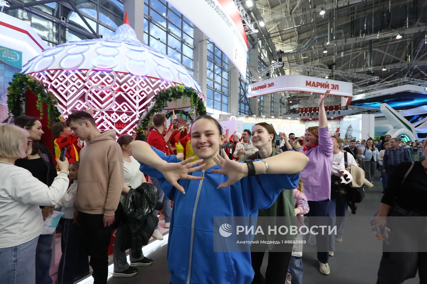 Выставка "Россия". Танцевальный флешмоб 