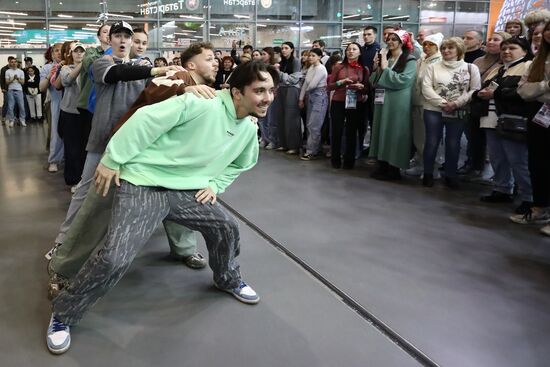 Выставка "Россия". Танцевальный флешмоб 