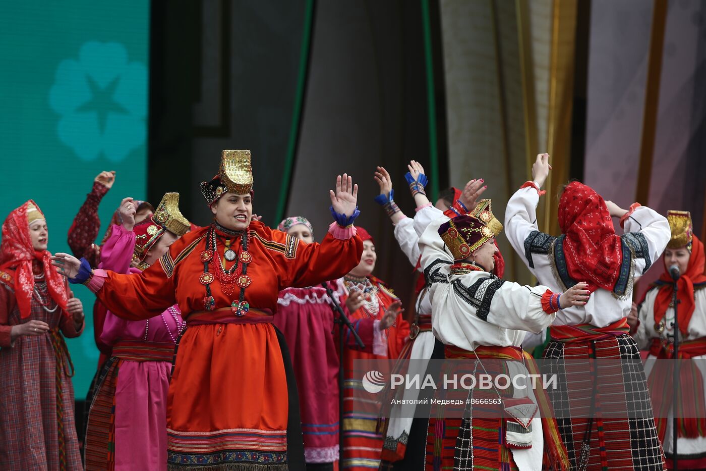 Выставка "Россия". Народные гулянья с "Хороводами России"