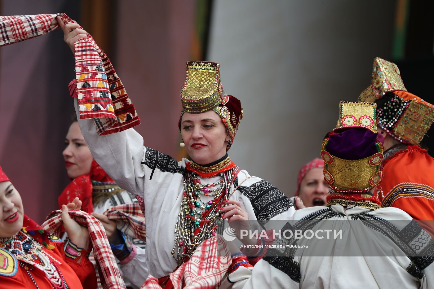 Выставка "Россия". Народные гулянья с "Хороводами России"