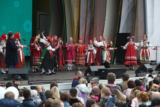 Выставка "Россия". Народные гулянья с "Хороводами России"