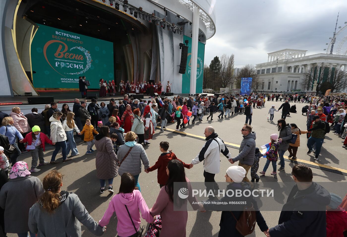 Выставка "Россия". Народные гулянья с "Хороводами России"