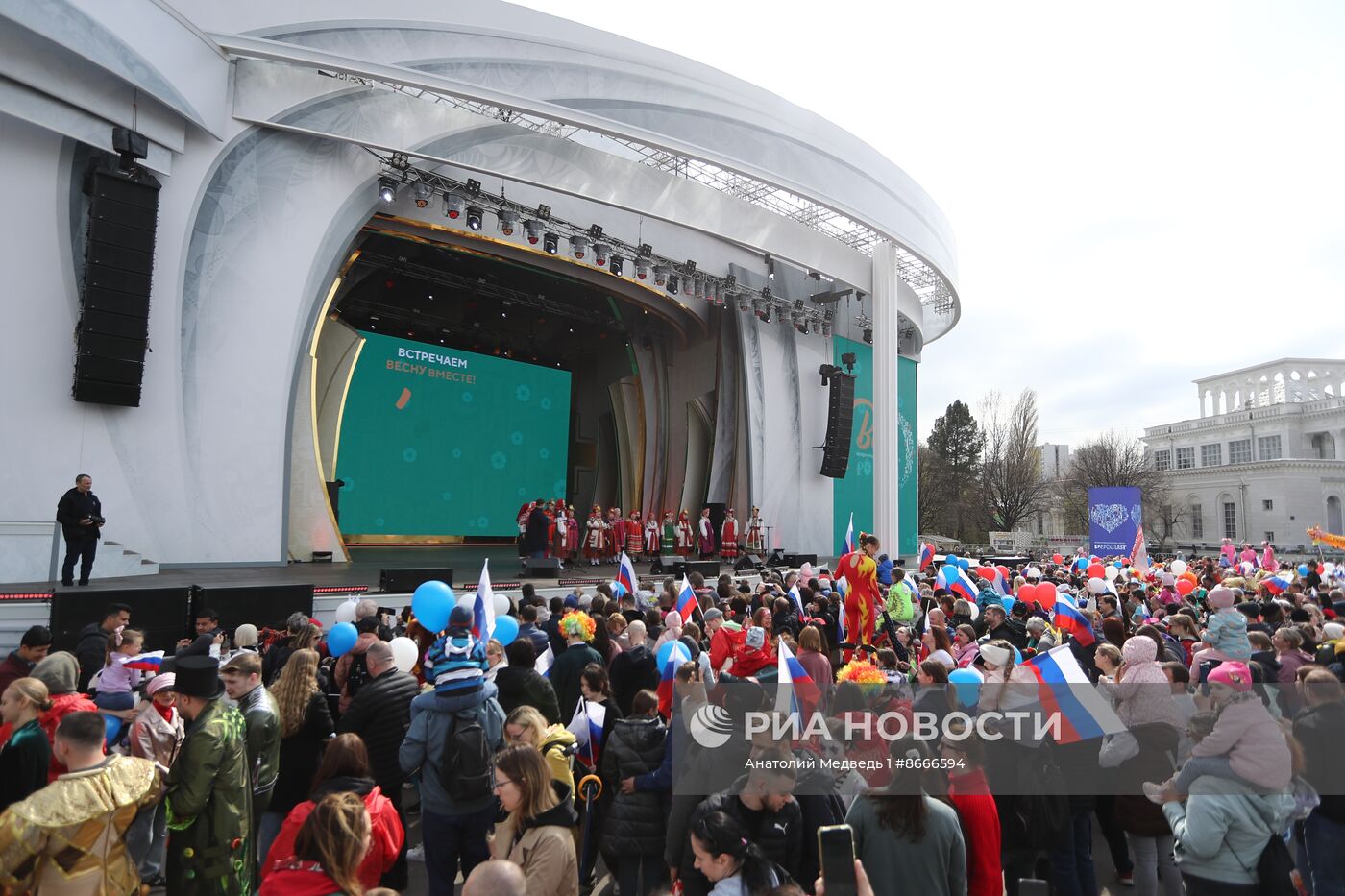 Выставка "Россия". Народные гулянья с "Хороводами России"