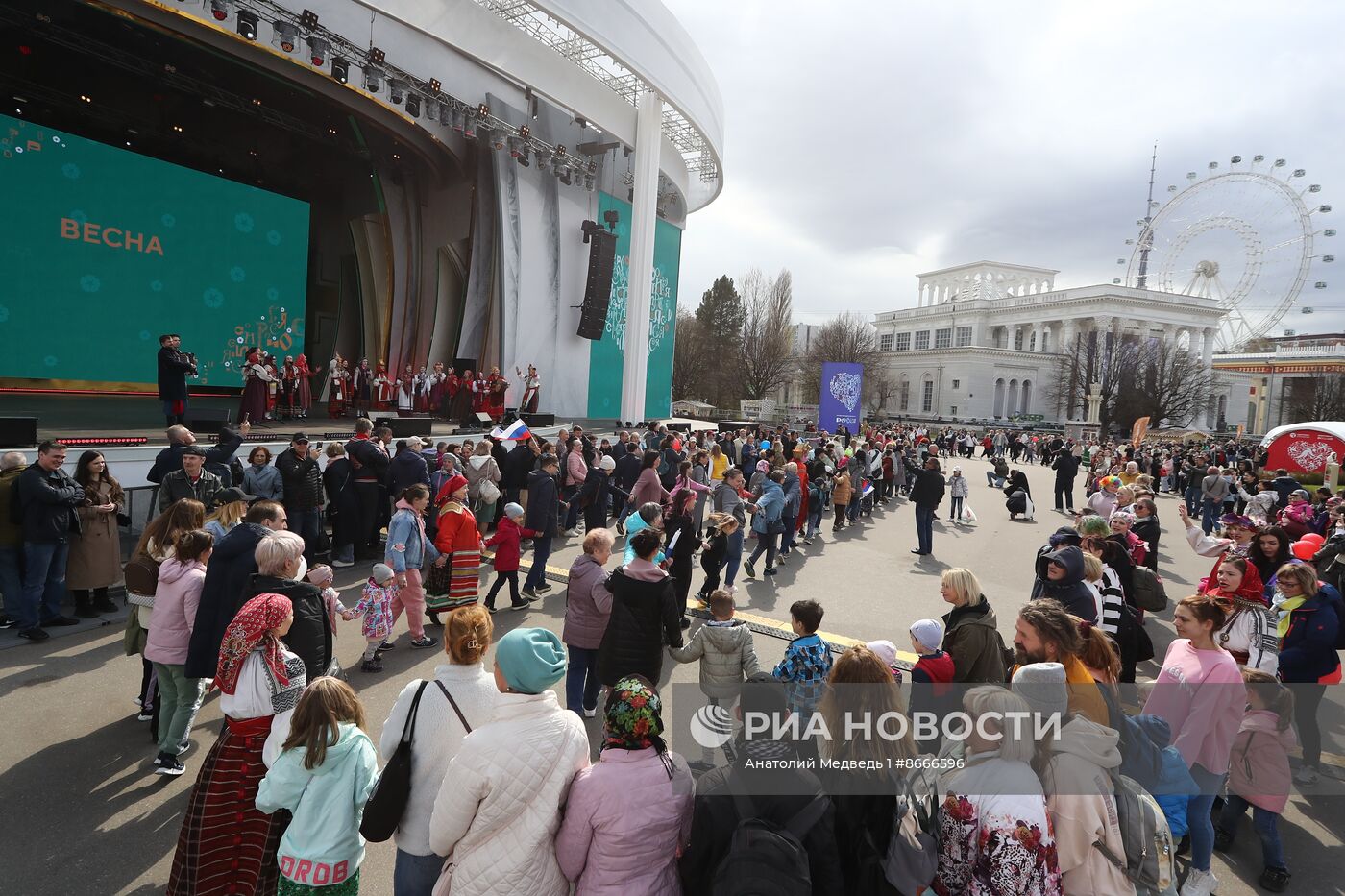 Выставка "Россия". Народные гулянья с "Хороводами России"