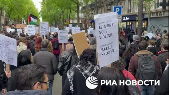 Марш в Париже против расизма и исламофобии