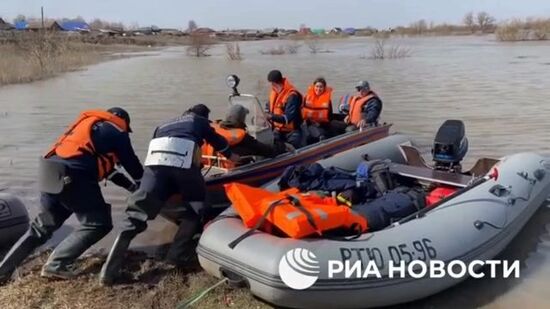 Эвакуация жителей из-за разлива реки Ишим в Тюменской области