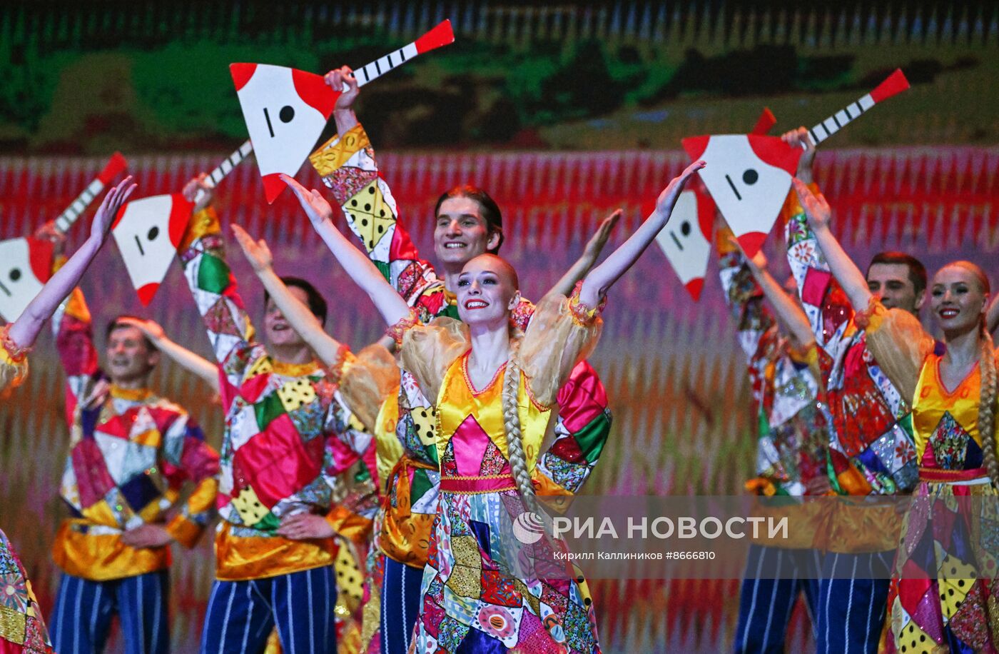 Гастроли Красноярского государственного академического ансамбля танца Сибири им. М. С. Годенко
