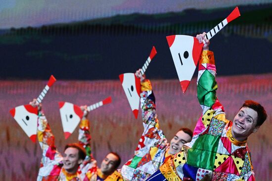 Гастроли Красноярского государственного академического ансамбля танца Сибири им. М. С. Годенко