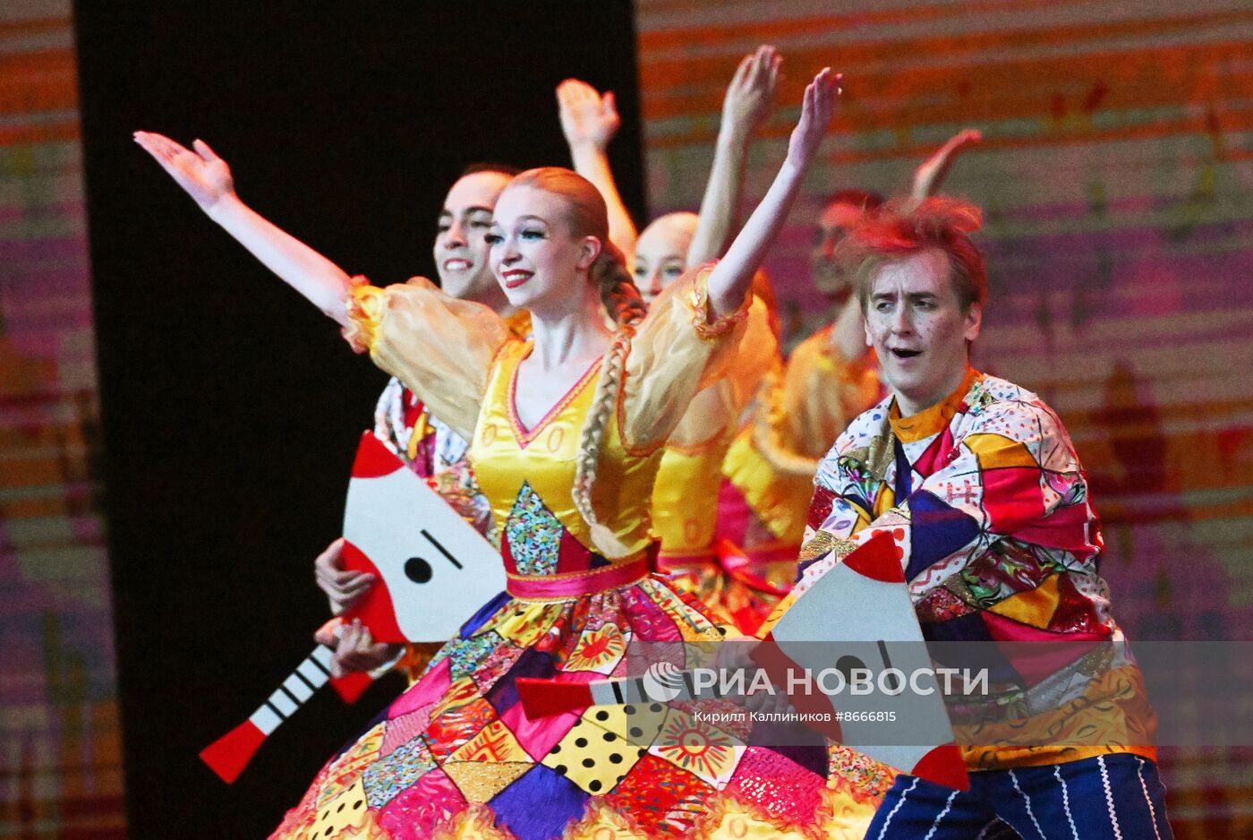 Гастроли Красноярского государственного академического ансамбля танца Сибири им. М. С. Годенко