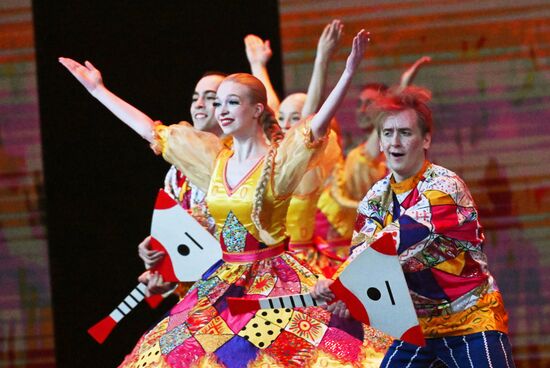 Гастроли Красноярского государственного академического ансамбля танца Сибири им. М. С. Годенко