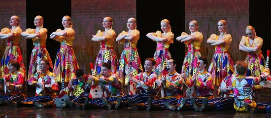 Гастроли Красноярского государственного академического ансамбля танца Сибири им. М. С. Годенко