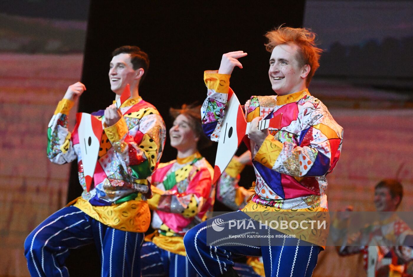 Гастроли Красноярского государственного академического ансамбля танца Сибири им. М. С. Годенко