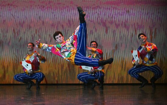 Гастроли Красноярского государственного академического ансамбля танца Сибири им. М. С. Годенко