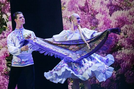 Гастроли Красноярского государственного академического ансамбля танца Сибири им. М. С. Годенко