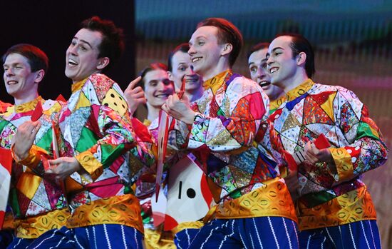 Гастроли Красноярского государственного академического ансамбля танца Сибири им. М. С. Годенко